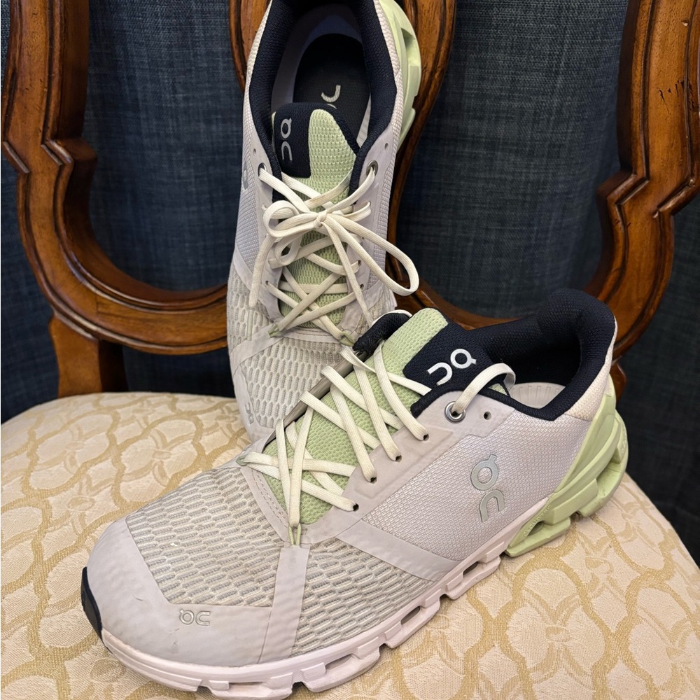On Cloud Womens size 10.5